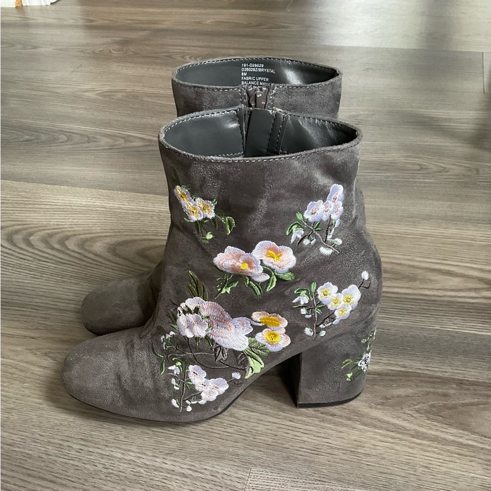 Seven Dials Suede Boots with Embroidery